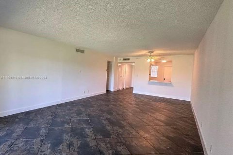 Condo in Lauderhill, Florida, 2 bedrooms  № 1099295 - photo 8