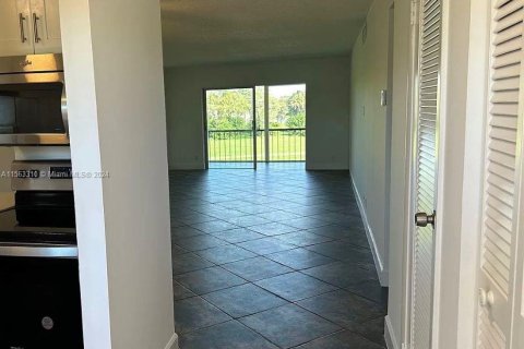 Copropriété à vendre à Lauderhill, Floride: 2 chambres, 104.98 m2 № 1099295 - photo 3