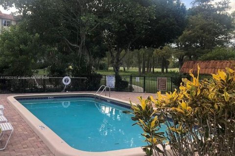 Copropriété à vendre à Lauderhill, Floride: 2 chambres, 104.98 m2 № 1099295 - photo 1