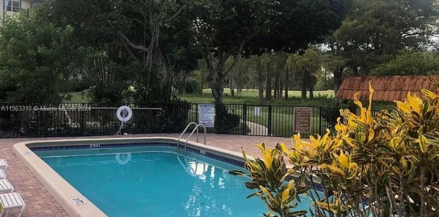 Condo in Lauderhill, Florida, 2 bedrooms  № 1099295