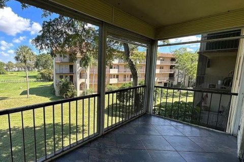 Condo in Lauderhill, Florida, 2 bedrooms  № 1099295 - photo 13