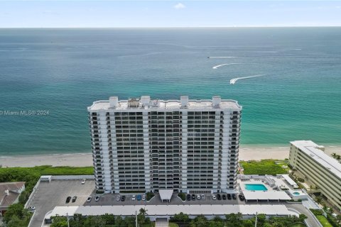 Condo in Boca Raton, Florida, 1 bedroom  № 1329846 - photo 1