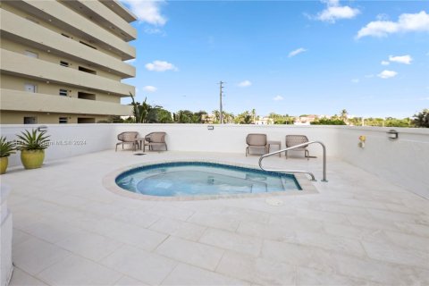 Condominio en venta en Boca Raton, Florida, 1 dormitorio, 98.85 m2 № 1329846 - foto 13