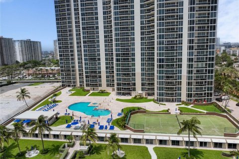 Condominio en venta en Sunny Isles Beach, Florida, 2 dormitorios, 147.71 m2 № 1329803 - foto 4