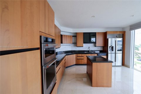 Condo in Sunny Isles Beach, Florida, 2 bedrooms  № 1329803 - photo 7