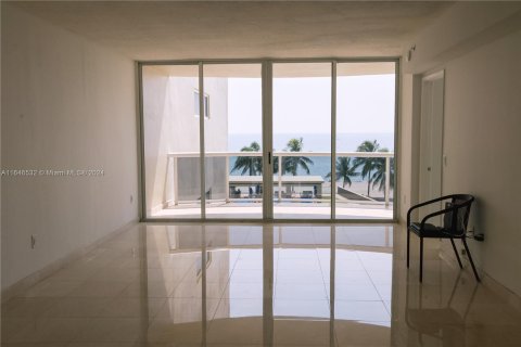 Condominio en venta en Sunny Isles Beach, Florida, 2 dormitorios, 147.71 m2 № 1329803 - foto 11