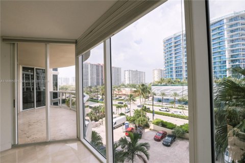 Condo in Sunny Isles Beach, Florida, 2 bedrooms  № 1329803 - photo 29