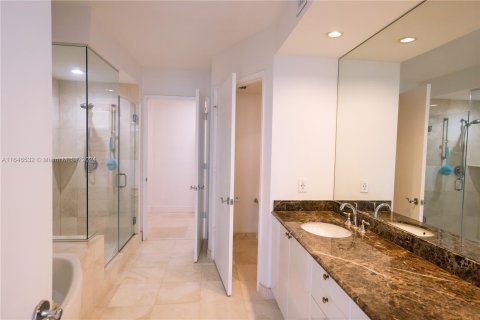 Condo in Sunny Isles Beach, Florida, 2 bedrooms  № 1329803 - photo 23