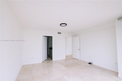 Condo in Sunny Isles Beach, Florida, 2 bedrooms  № 1329803 - photo 18