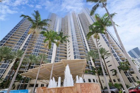 Copropriété à vendre à Sunny Isles Beach, Floride: 2 chambres, 147.71 m2 № 1329803 - photo 1