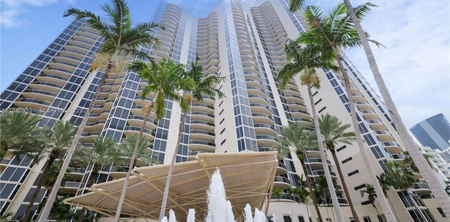 Condo in Sunny Isles Beach, Florida, 2 bedrooms  № 1329803