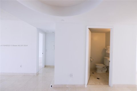 Condominio en venta en Sunny Isles Beach, Florida, 2 dormitorios, 147.71 m2 № 1329803 - foto 15