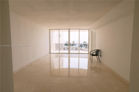 Condo in Sunny Isles Beach, Florida, 2 bedrooms  № 1329803 - photo 10