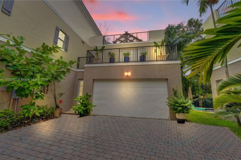 Casa en venta en Fort Lauderdale, Florida, 3 dormitorios, 297.29 m2 № 1294237 - foto 1