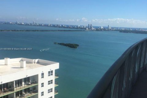 Condominio en alquiler en Miami, Florida, 1 dormitorio, 76.64 m2 № 1333702 - foto 1