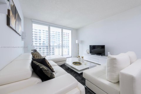 Condominio en alquiler en Miami, Florida, 1 dormitorio, 76.64 m2 № 1333702 - foto 7