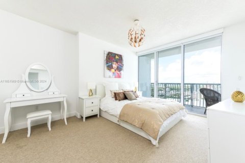 Condominio en alquiler en Miami, Florida, 1 dormitorio, 76.64 m2 № 1333702 - foto 11