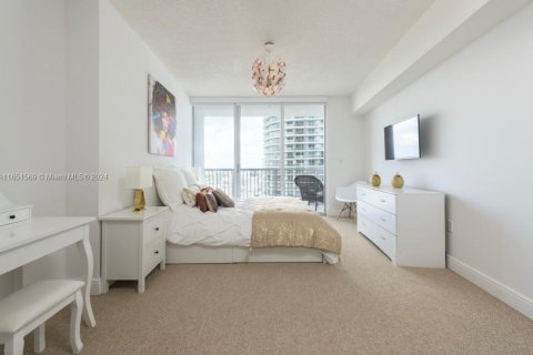 Condo in Miami, Florida, 1 bedroom  № 1333702 - photo 14