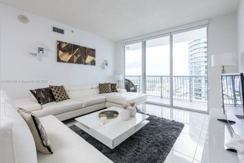 Condo in Miami, Florida, 1 bedroom  № 1333702 - photo 3