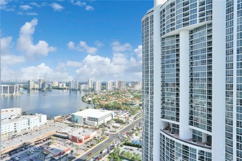 Condo in Sunny Isles Beach, Florida, 3 bedrooms  № 1383005 - photo 30