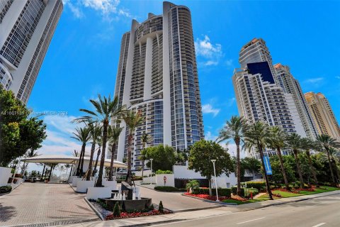 Condo in Sunny Isles Beach, Florida, 3 bedrooms  № 1383005 - photo 1