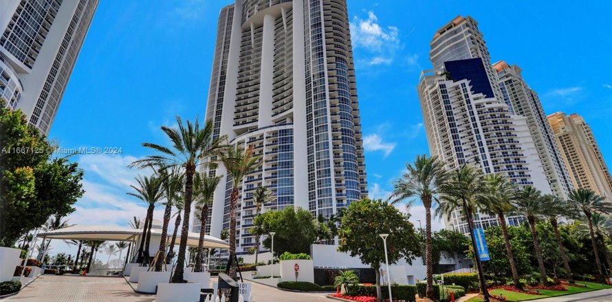 Condo in Sunny Isles Beach, Florida, 3 bedrooms  № 1383005