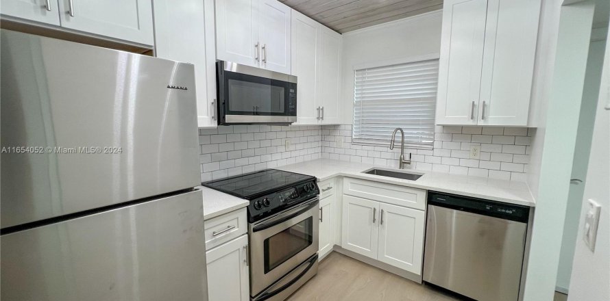 Condo in West Palm Beach, Florida, 2 bedrooms  № 1382972