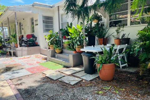 Купить коммерческую недвижимость в Майами-Бич, Флорида 250.84м2, № 1102702 - фото 3