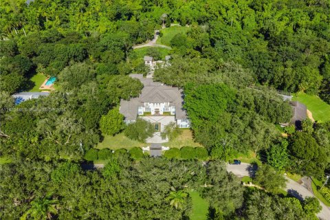 House in Coral Gables, Florida 8 bedrooms, 1085.47 sq.m. № 1389600 - photo 5