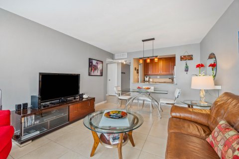 Condo in West Palm Beach, Florida, 1 bedroom  № 1141548 - photo 10