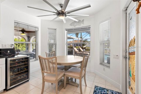 Casa en venta en Cape Coral, Florida, 3 dormitorios, 162.02 m2 № 831422 - foto 12