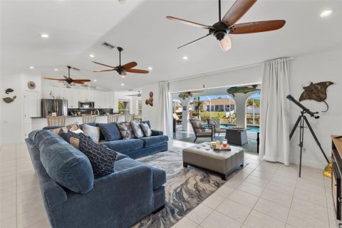 Casa en venta en Cape Coral, Florida, 3 dormitorios, 162.02 m2 № 831422 - foto 4