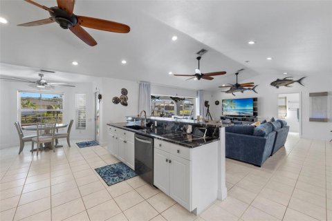 Casa en venta en Cape Coral, Florida, 3 dormitorios, 162.02 m2 № 831422 - foto 11
