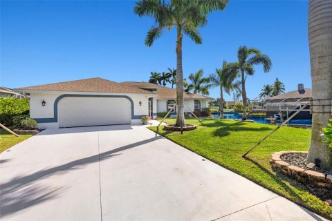 Casa en venta en Cape Coral, Florida, 3 dormitorios, 162.02 m2 № 831422 - foto 2