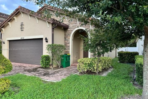 Villa ou maison à vendre à Tamarac, Floride: 3 chambres, 150.13 m2 № 1399527 - photo 1