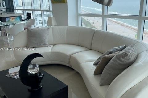 Condo in Miami Beach, Florida, 3 bedrooms  № 1378773 - photo 5