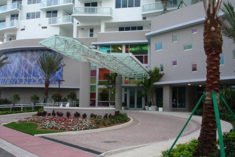 Condo in Miami Beach, Florida, 3 bedrooms  № 1378773 - photo 15