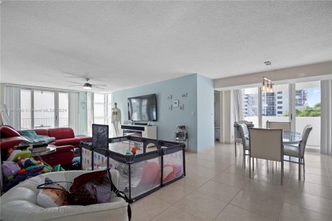 Copropriété à vendre à Pompano Beach, Floride: 2 chambres, 145.86 m2 № 1378732 - photo 9