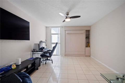 Condo in Pompano Beach, Florida, 2 bedrooms  № 1378732 - photo 5