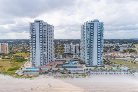 Copropriété à vendre à Pompano Beach, Floride: 2 chambres, 145.86 m2 № 1378732 - photo 3