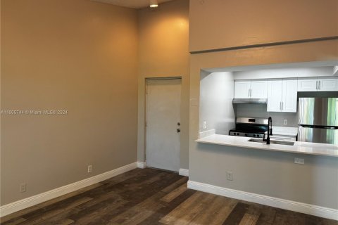 Condo in Tamarac, Florida, 1 bedroom  № 1378775 - photo 9