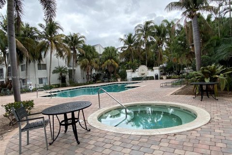 Condo in Tamarac, Florida, 1 bedroom  № 1378775 - photo 26