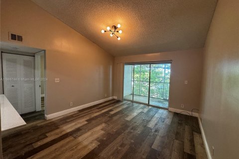 Condo in Tamarac, Florida, 1 bedroom  № 1378775 - photo 7