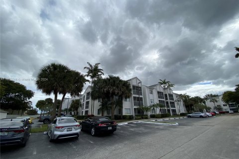 Condo in Tamarac, Florida, 1 bedroom  № 1378775 - photo 22