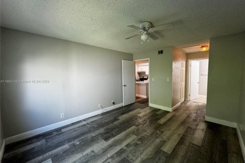 Condo in Tamarac, Florida, 1 bedroom  № 1378775 - photo 14