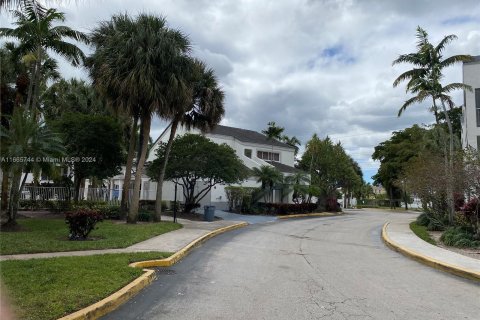 Condo in Tamarac, Florida, 1 bedroom  № 1378775 - photo 24