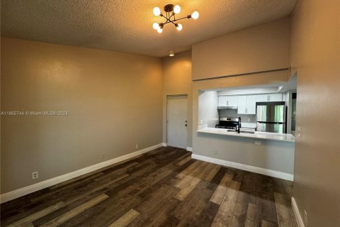 Condo in Tamarac, Florida, 1 bedroom  № 1378775 - photo 8