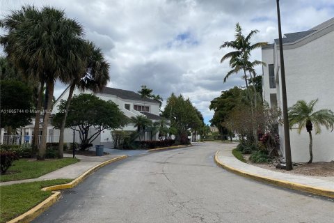 Condo in Tamarac, Florida, 1 bedroom  № 1378775 - photo 23