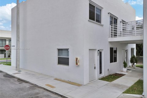 Townhouse in Homestead, Florida 4 bedrooms, 148.64 sq.m. № 1378689 - photo 2