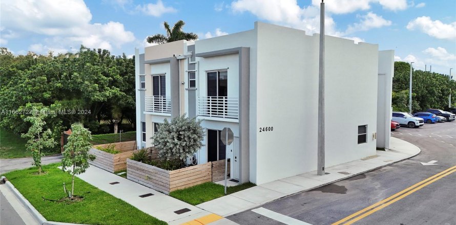 Townhouse in Homestead, Florida 4 bedrooms, 148.64 sq.m. № 1378689